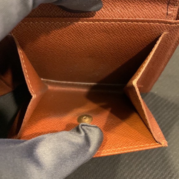 Louis Vuitton Marco Wallet - Picture 9 of 11